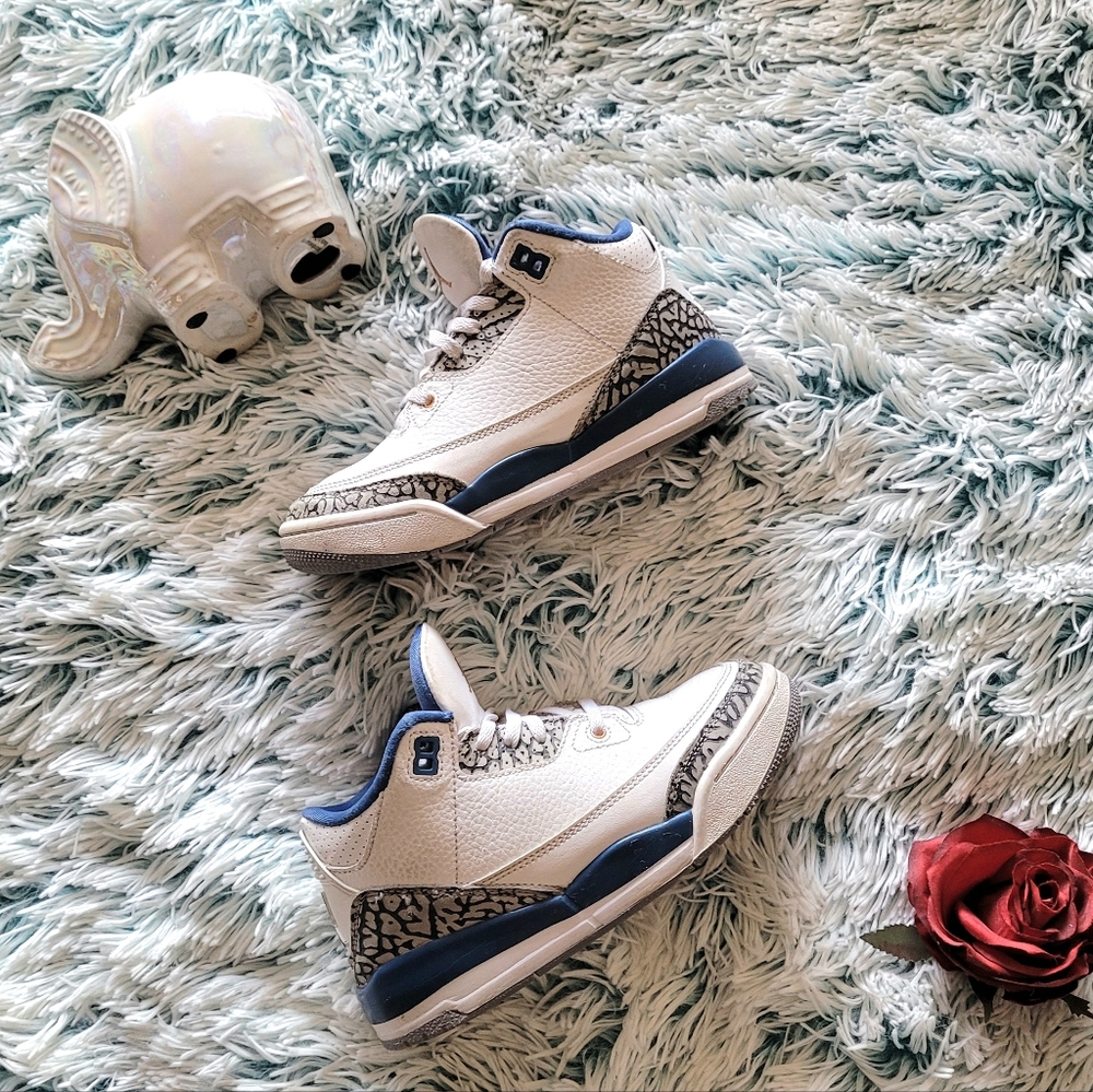 Jordan Retro 3 Midnight Navy Sneakers